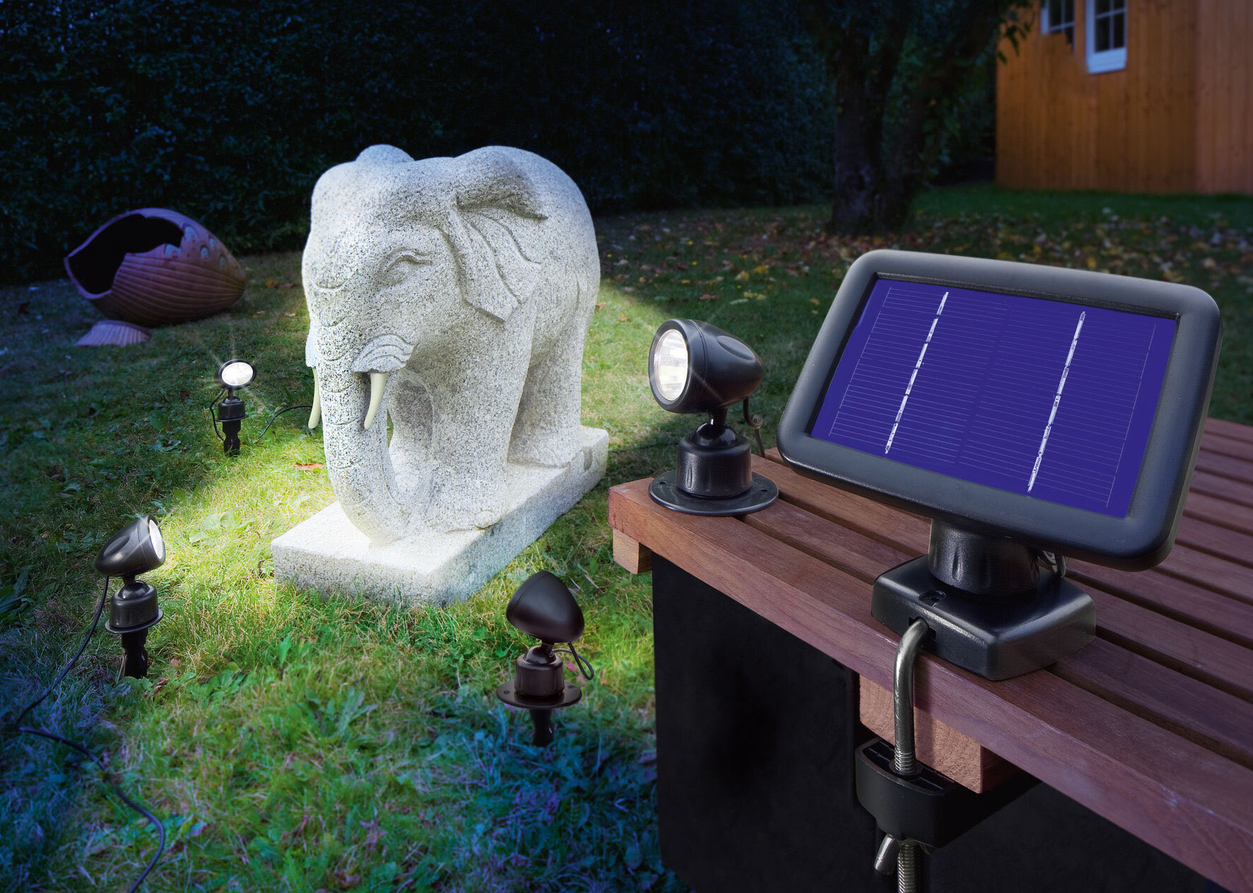 Esotec Solar-Spotlight Set – 4 Solarbetriebene Strahler, Kaltweiß, IP44, Für Garten & Terrasse
