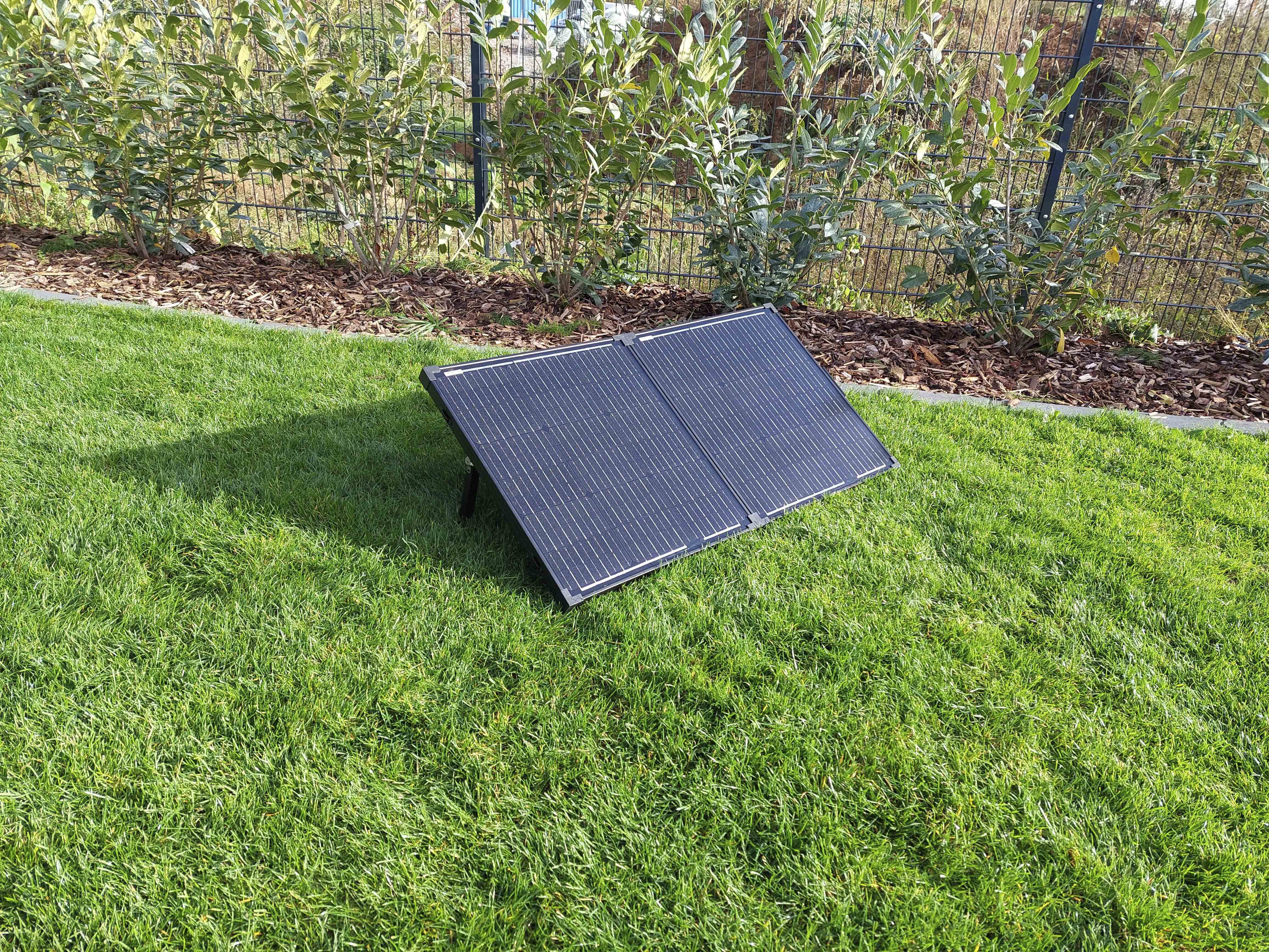 Produktbild von Technaxx Faltbarer 100W Solarkoffer TX-215 – Monokristallines Panel Mit LCD-Laderegler, 2 USB-Ausgänge – Ideal Für Camping, Garten & Wohnmobil – Lädt Auto- Und Aufbaubatterien Zuverlässig