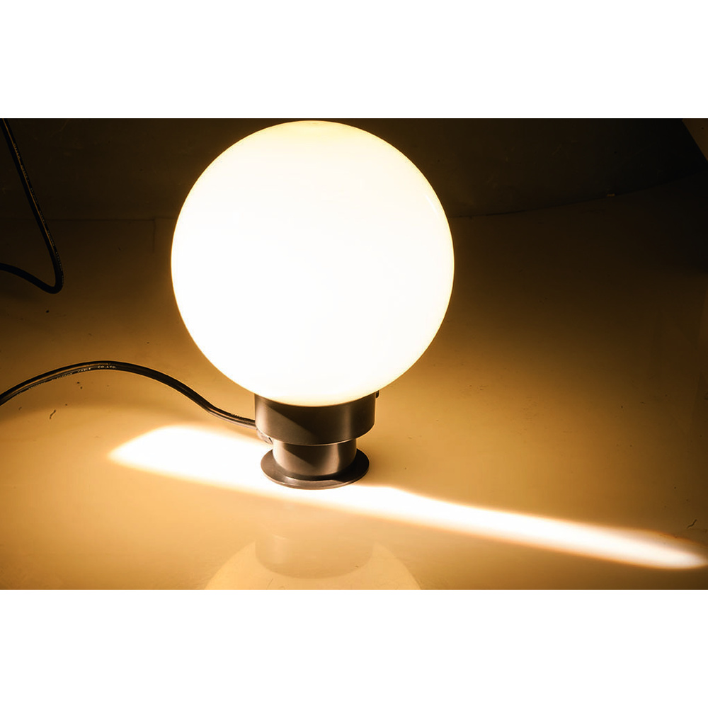ELV 20-cm-RGB-LED-Kugelleuchte mit Fernbedienung, inkl. Erdspieß