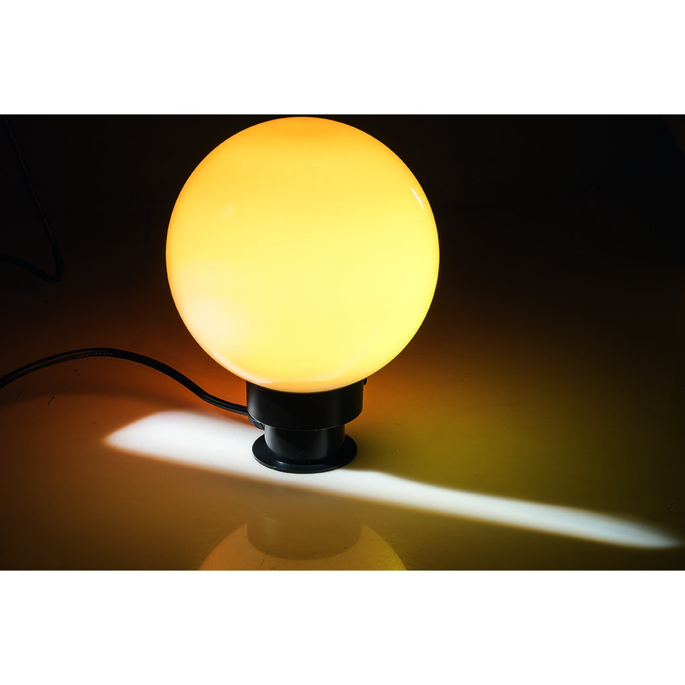 ELV 20-cm-RGB-LED-Kugelleuchte mit Fernbedienung, inkl. Erdspieß