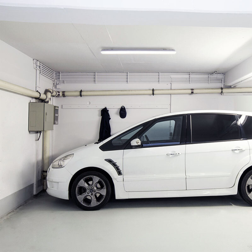Müller Licht 28-W-LED-Feuchtraumwannenleuchte mit HF-Bewegungssensor, 2750 lm, 4000 K, IP65, 120 cm
