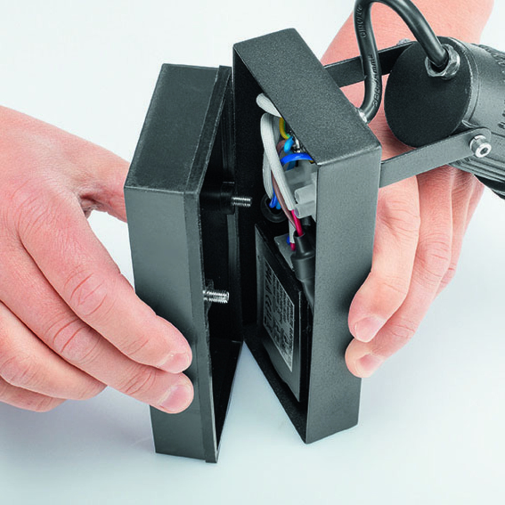 Smartwares Sensor-Wandleuchte mit PIR-Bewegungsmelder, Leuchteinheit ausrichtbar, schwarz, IP44