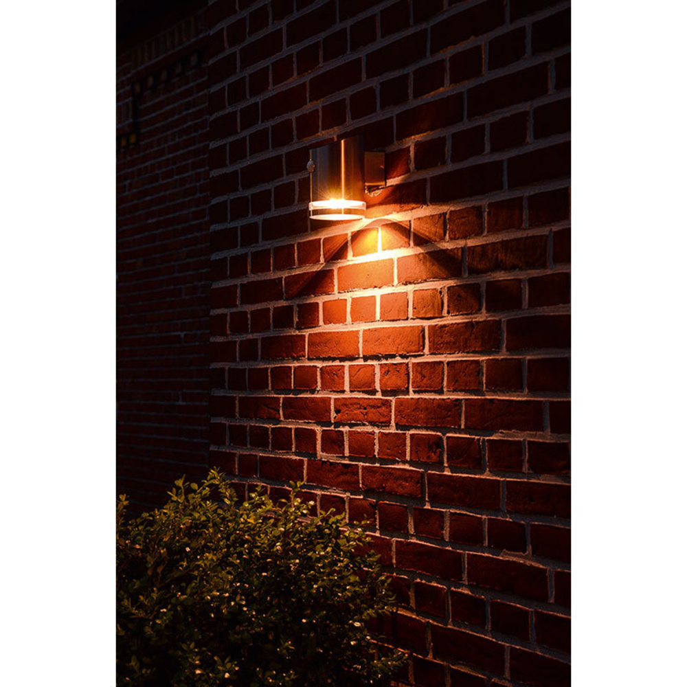 ELV 2-W-Solar-LED-Wandleuchte mit Bewegungsmelder, silber, IP44