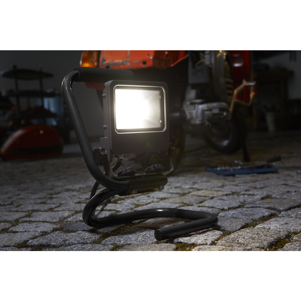 LEDVANCE 30-W-LED-Arbeitsleuchte Worklight S-STAND, 2700 lm, 4000 K, schwarz, IP65