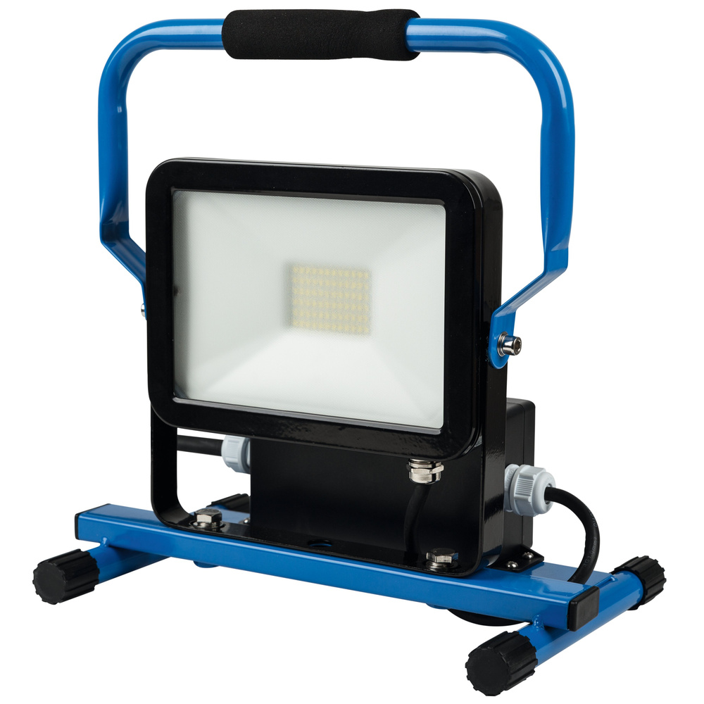 HEITRONIC 30-W-LED-Strahler NORWICH, integrierte Schutzkontaktsteckdose und 2 USB-Ladeports, IP44