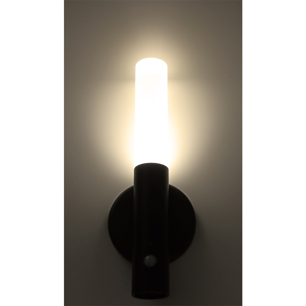 ChiliTec Portable Akku-LED-Leuchte / LED-Nachtlicht mit Magnethalterung und PIR-Bewegungserkennung