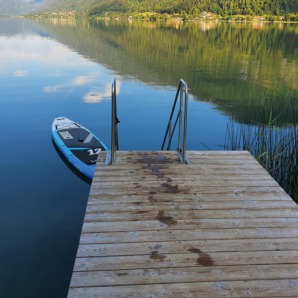 Elektrifiziertes SUP - Stand-up-Paddle-Board mit ferngesteuerten Motoren