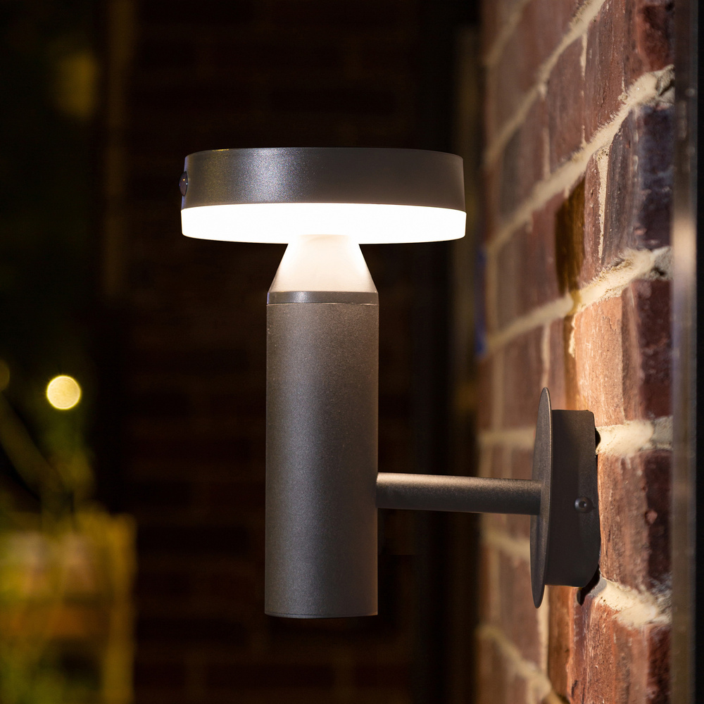 Die BOLD Solar-Wandleuchte mit PIR, Gun Grey